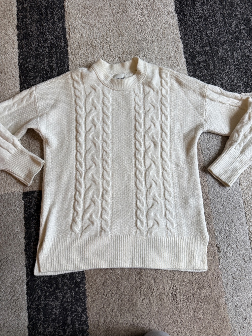 Abercrombie & Fitch Women’s Ivory Cable Knit Small Pullover Sweater